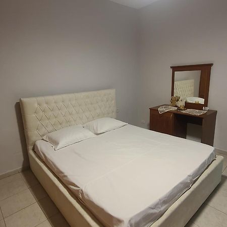 Hillside Garden Apartament Sarandë 객실 사진